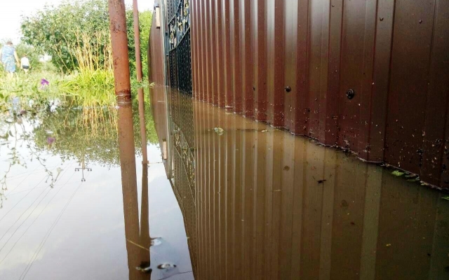 Под Запорожьем за час выпала месячная норма: уровень воды достигал метра (ФОТО) Фото № 1 Под Запорожьем за час выпала месячная норма: уровень воды достигал метра (ФОТО) Фото № 1