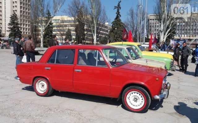 Смотрите: в центре Запорожья выставка ретро-авто Фото № 2 Смотрите: в центре Запорожья выставка ретро-авто Фото № 2