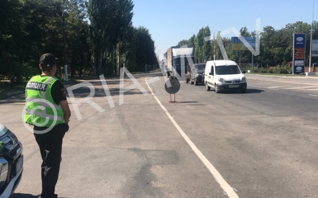 Под Запорожьем объявлен план-перехват, на выезде - большие пробки (ФОТО) Фото № 6 Под Запорожьем объявлен план-перехват, на выезде - большие пробки (ФОТО) Фото № 6