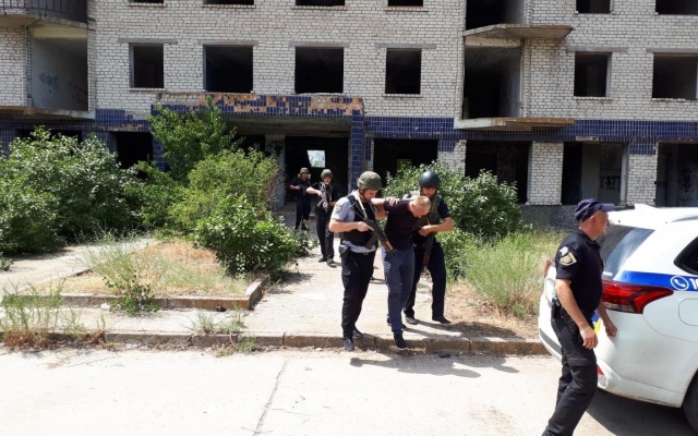 В Запорожской области заключенные раскачали и перевернули автозак. Организована спецоперация (ФОТО) Фото № 1 В Запорожской области заключенные раскачали и перевернули автозак. Организована спецоперация (ФОТО) Фото № 1