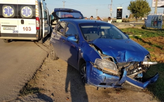 Под Запорожьем тройное ДТП с участием мотоцикла (ФОТО) Фото № 2 Под Запорожьем тройное ДТП с участием мотоцикла (ФОТО) Фото № 2
