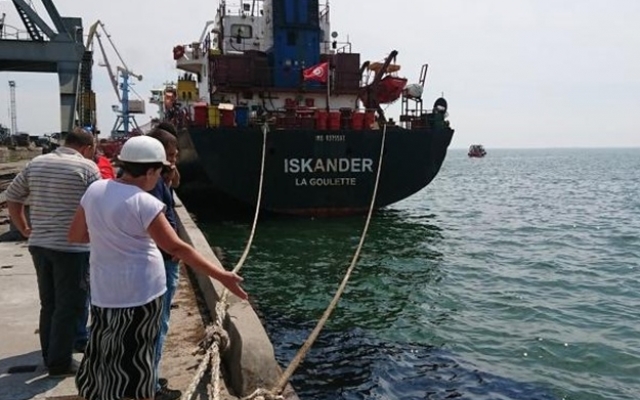 В порту Бердянска произошел большой разлив нефти в море (ФОТО) Фото № 0 В порту Бердянска произошел большой разлив нефти в море (ФОТО) Фото № 0