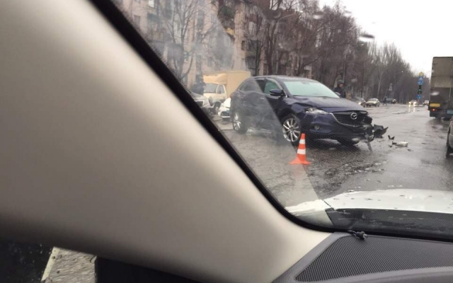 Смотрите: в центре Запорожья ДТП с джипами Фото № 1 Смотрите: в центре Запорожья ДТП с джипами Фото № 1