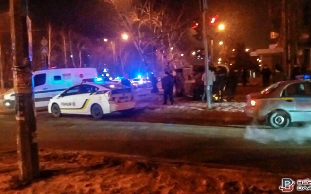 В сети появились фото ночного ДТП возле В сети появились фото ночного ДТП возле