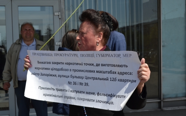 В сети появился самый полный фоторепортаж сегодняшнего митинга в Запорожье Фото № 57 В сети появился самый полный фоторепортаж сегодняшнего митинга в Запорожье Фото № 57