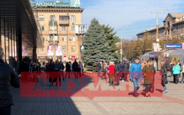 В Запорожье из торгового центра эвакуируют людей, сообщили о пожаре (ФОТО) Фото № 0 В Запорожье из торгового центра эвакуируют людей, сообщили о пожаре (ФОТО) Фото № 0