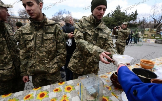 В центре Запорожья прошла волонтерская ярмарка Фото № 2 В центре Запорожья прошла волонтерская ярмарка Фото № 2