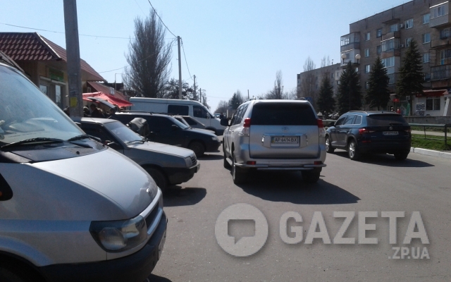 Наглые водители демонстрируют Наглые водители демонстрируют