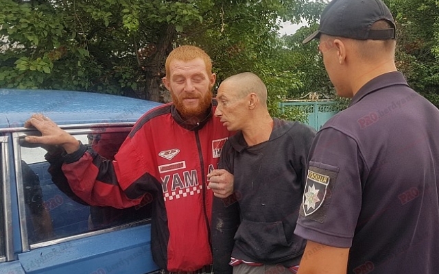 Полумертвые мужчины пытались съездить за водкой (ФОТО, ВИДЕО) Фото № 2 Полумертвые мужчины пытались съездить за водкой (ФОТО, ВИДЕО) Фото № 2