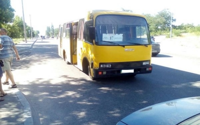 В Запорожье в аварию попала маршрутка (ФОТО) Фото № 1 В Запорожье в аварию попала маршрутка (ФОТО) Фото № 1