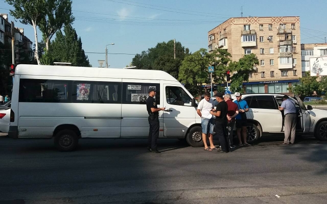 На проспекте в Запорожье маршрутка На проспекте в Запорожье маршрутка
