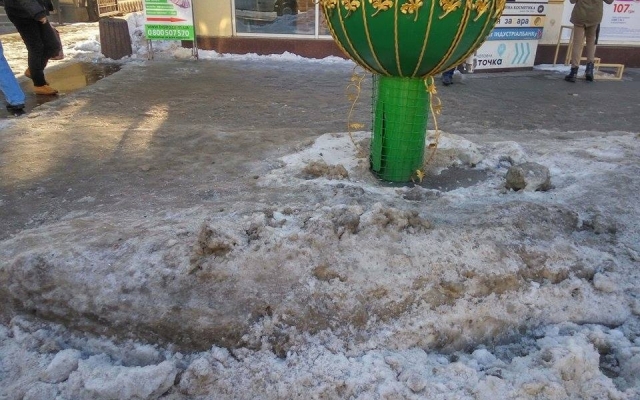 В городе ледовый коллапс: из-за наледи в центре сломалось две подряд маршрутки (ФОТО) Фото № 0 В городе ледовый коллапс: из-за наледи в центре сломалось две подряд маршрутки (ФОТО) Фото № 0
