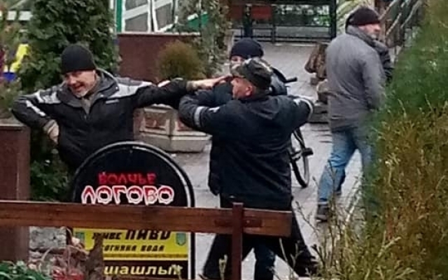 В центре Запорожья произошла массовая драка (ФОТО) Фото № 10 В центре Запорожья произошла массовая драка (ФОТО) Фото № 10
