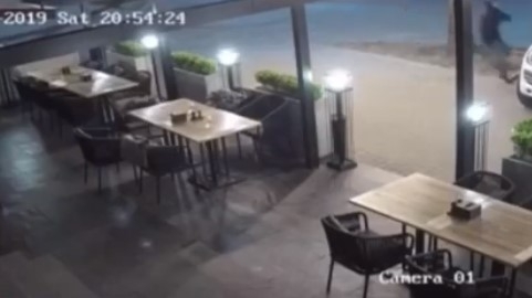 В Запорожье на парковке у кафе произошло ЧП (ВИДЕО) Фото № 0 В Запорожье на парковке у кафе произошло ЧП (ВИДЕО) Фото № 0