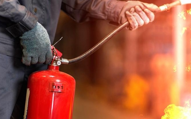В Запорожской области мужчину спасали с горящего дома Фото № 0 В Запорожской области мужчину спасали с горящего дома Фото № 0