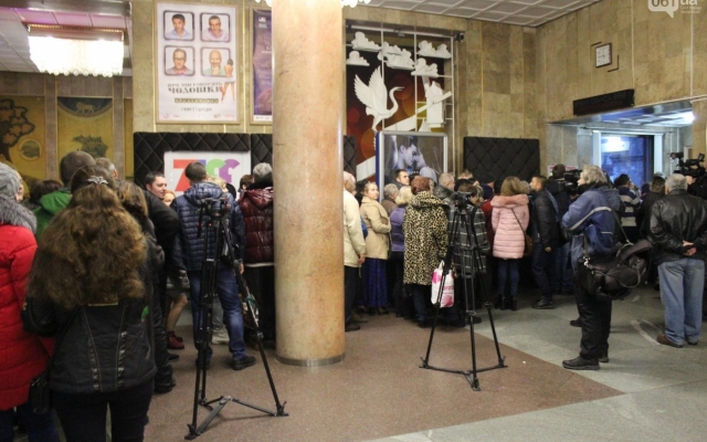 В Запорожье скандальный фильм презентовали со скандалом (ФОТО, ВИДЕО) Фото № 2 В Запорожье скандальный фильм презентовали со скандалом (ФОТО, ВИДЕО) Фото № 2