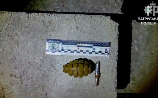 Во двор частного дома забросили Во двор частного дома забросили