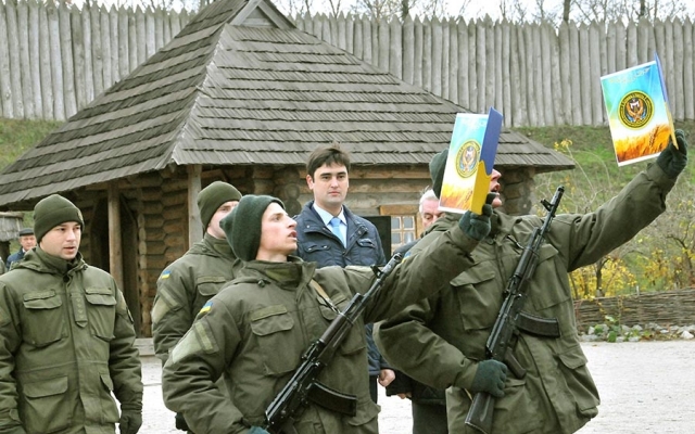 Новобранцы Нацгвардии Украины приняли присягу на острове Хортица (ФОТО) Фото № 4 Новобранцы Нацгвардии Украины приняли присягу на острове Хортица (ФОТО) Фото № 4