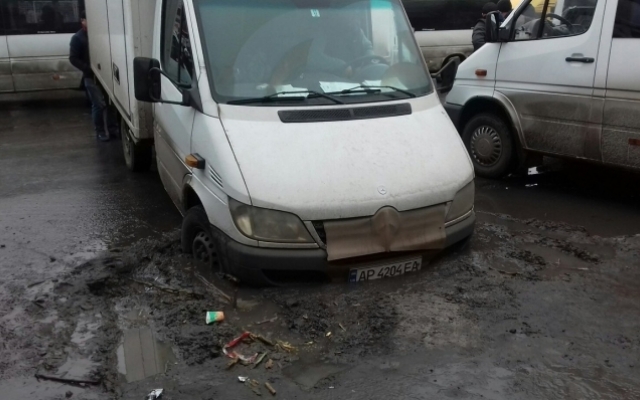 В Мелитополе машины попадают в В Мелитополе машины попадают в