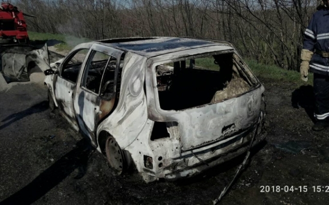 Прошлой ночью полностью сгорели два авто (ФОТО) Фото № 1 Прошлой ночью полностью сгорели два авто (ФОТО) Фото № 1
