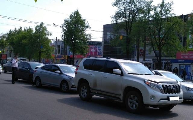 В Запорожье ДТП с участием автомобиля на российских номерах (ФОТО) Фото № 3 В Запорожье ДТП с участием автомобиля на российских номерах (ФОТО) Фото № 3