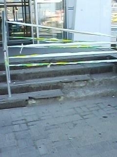 Запорожцы обсуждают увиденную возле супермаркета картину (ФОТО) Фото № 0 Запорожцы обсуждают увиденную возле супермаркета картину (ФОТО) Фото № 0