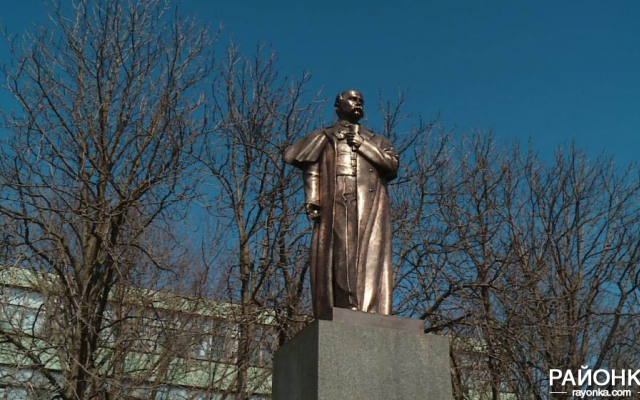 Памятник Ленина поменяли на Шевченко Фото № 0 Памятник Ленина поменяли на Шевченко Фото № 0
