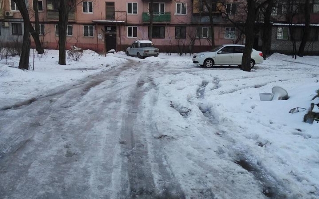 В городе ледовый коллапс: из-за наледи в центре сломалось две подряд маршрутки (ФОТО) Фото № 3 В городе ледовый коллапс: из-за наледи в центре сломалось две подряд маршрутки (ФОТО) Фото № 3