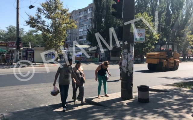 В Запорожской области люди увязли в свежем асфальте (ФОТО-ВИДЕО) Фото № 1 В Запорожской области люди увязли в свежем асфальте (ФОТО-ВИДЕО) Фото № 1