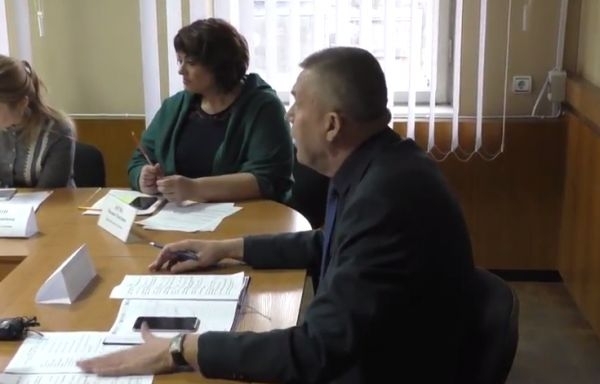 Мэр закончил заседание истерикой и демаршем (ВИДЕО) Фото № 1 Мэр закончил заседание истерикой и демаршем (ВИДЕО) Фото № 1