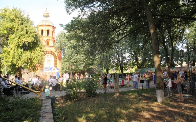 В сети опубликовали фото сегодняшнего праздника под запорожским дубом Фото № 8 В сети опубликовали фото сегодняшнего праздника под запорожским дубом Фото № 8