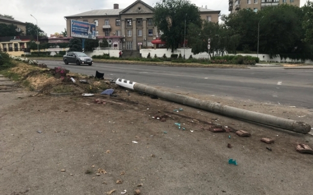 Виновник ночного ДТП нанес убытков на 100 тысяч гривен (ФОТО) Фото № 7 Виновник ночного ДТП нанес убытков на 100 тысяч гривен (ФОТО) Фото № 7