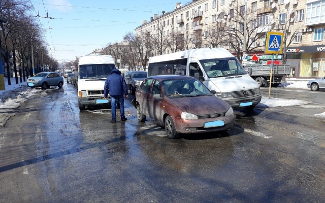 На Соборном проспекте автомобиль сбил женщину (ФОТО, ВИДЕО) Фото № 2 На Соборном проспекте автомобиль сбил женщину (ФОТО, ВИДЕО) Фото № 2