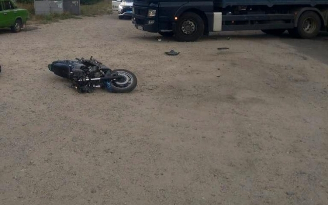 Под Запорожьем фура столкнулась с мотоциклом: Пострадали дети (ФОТО) Фото № 1 Под Запорожьем фура столкнулась с мотоциклом: Пострадали дети (ФОТО) Фото № 1