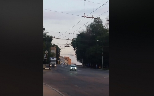 В Запорожье парочка бросалась под колеса авто (ВИДЕО) Фото № 0 В Запорожье парочка бросалась под колеса авто (ВИДЕО) Фото № 0