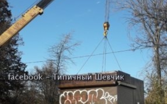 В Запорожье демонтировали МАФ из зеленой зоны сквера Фото № 4 В Запорожье демонтировали МАФ из зеленой зоны сквера Фото № 4