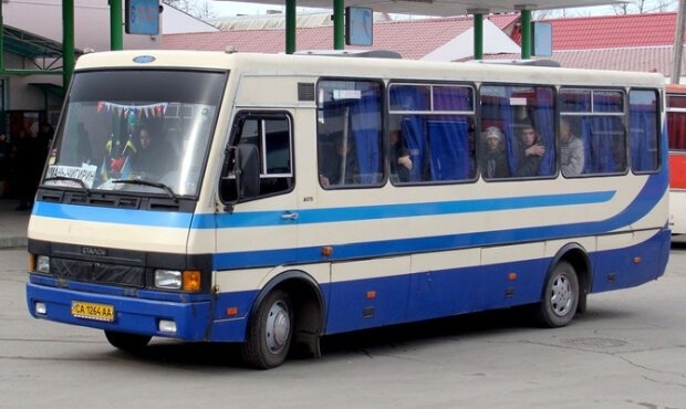 В Акимовском районе Запорожской области пенсионерам выделили бесплатный автобус Фото № 0 В Акимовском районе Запорожской области пенсионерам выделили бесплатный автобус Фото № 0