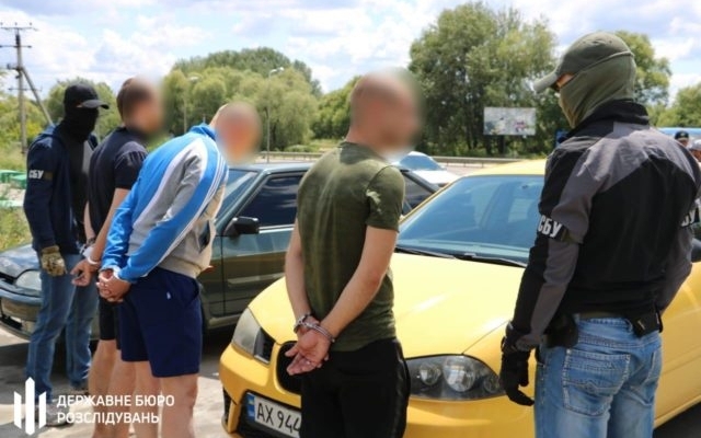 Запорожские полицейские попались на крупной взятке в Харькове (ФОТО) Фото № 5 Запорожские полицейские попались на крупной взятке в Харькове (ФОТО) Фото № 5