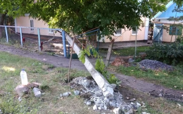 В Запорожской области автомобиль влетел в бетонный столб (ФОТО) Фото № 0 В Запорожской области автомобиль влетел в бетонный столб (ФОТО) Фото № 0