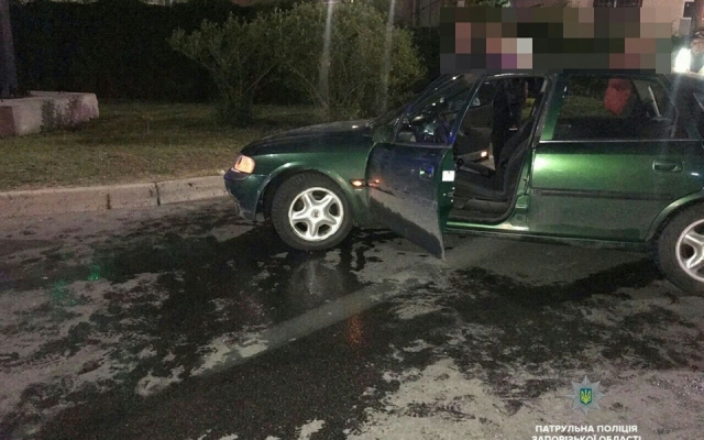 В Запорожье пьяный водитель врезался в бордюр (ФОТО) Фото № 2 В Запорожье пьяный водитель врезался в бордюр (ФОТО) Фото № 2
