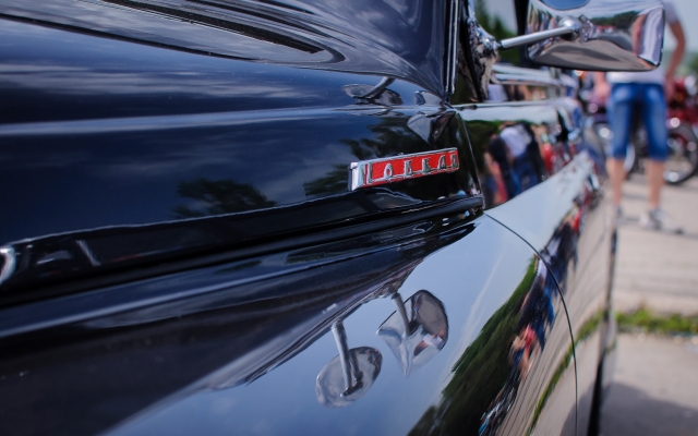 Смотрите: Запорожцы увидели десятки старых и любимых авто Фото № 1 Смотрите: Запорожцы увидели десятки старых и любимых авто Фото № 1