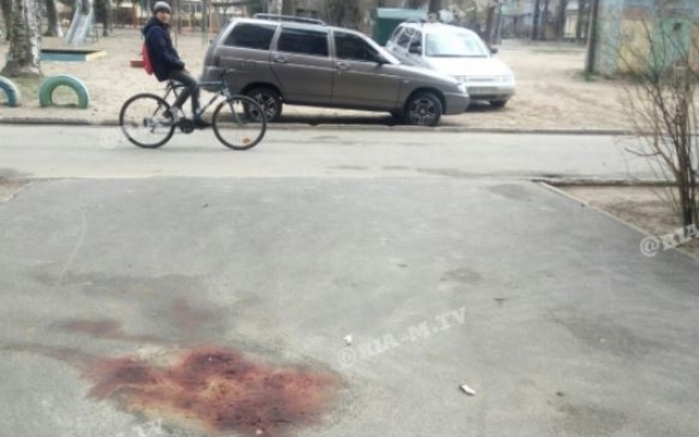 В Запорожской области жители вынуждены каждый день лицезреть жуткую картину у подъезда (ФОТО) Фото № 0 В Запорожской области жители вынуждены каждый день лицезреть жуткую картину у подъезда (ФОТО) Фото № 0