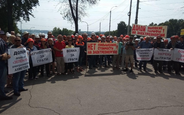 В Запорожье около здания В Запорожье около здания