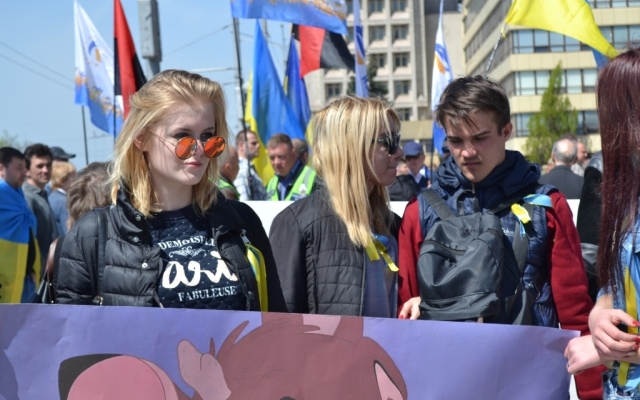 В сети появился самый полный фоторепортаж сегодняшнего митинга в Запорожье Фото № 28 В сети появился самый полный фоторепортаж сегодняшнего митинга в Запорожье Фото № 28