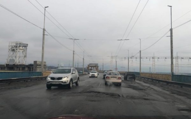 Столичных гостей шокировали запорожские дороги (ФОТО) Фото № 3 Столичных гостей шокировали запорожские дороги (ФОТО) Фото № 3