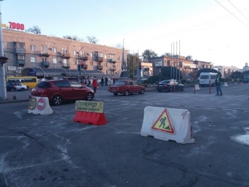 В Запорожье коллапс: Горожане не могли уехать домой с проспекта (ФОТО) Фото № 2 В Запорожье коллапс: Горожане не могли уехать домой с проспекта (ФОТО) Фото № 2