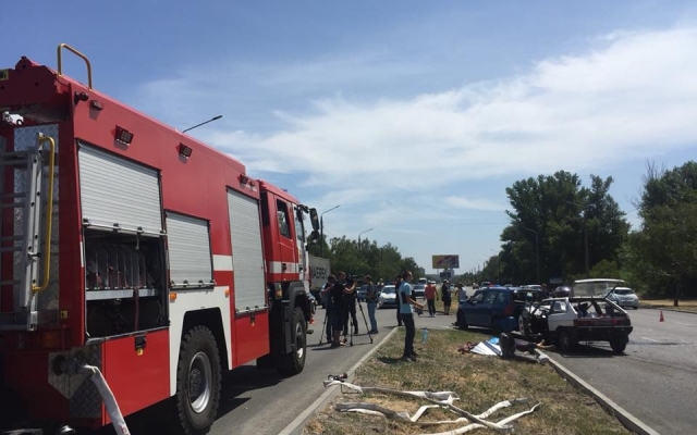 В автокатастрофе на запорожской Набережной погибли два человека (ФОТО) Фото № 0 В автокатастрофе на запорожской Набережной погибли два человека (ФОТО) Фото № 0