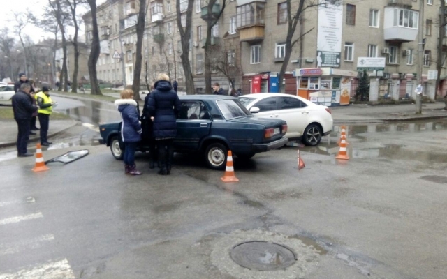 ДТП в центре города: пассажира увезла ДТП в центре города: пассажира увезла