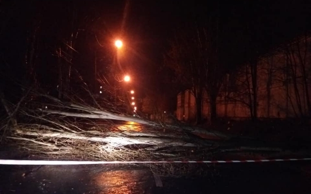 В Запорожье ураган, который длился несколько минут, наделал беды (ФОТО, ВИДЕО) Фото № 0 В Запорожье ураган, который длился несколько минут, наделал беды (ФОТО, ВИДЕО) Фото № 0