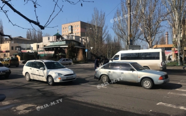 В Запорожской области ДТП: От удара машин разбежались прохожие (ФОТО) Фото № 0 В Запорожской области ДТП: От удара машин разбежались прохожие (ФОТО) Фото № 0